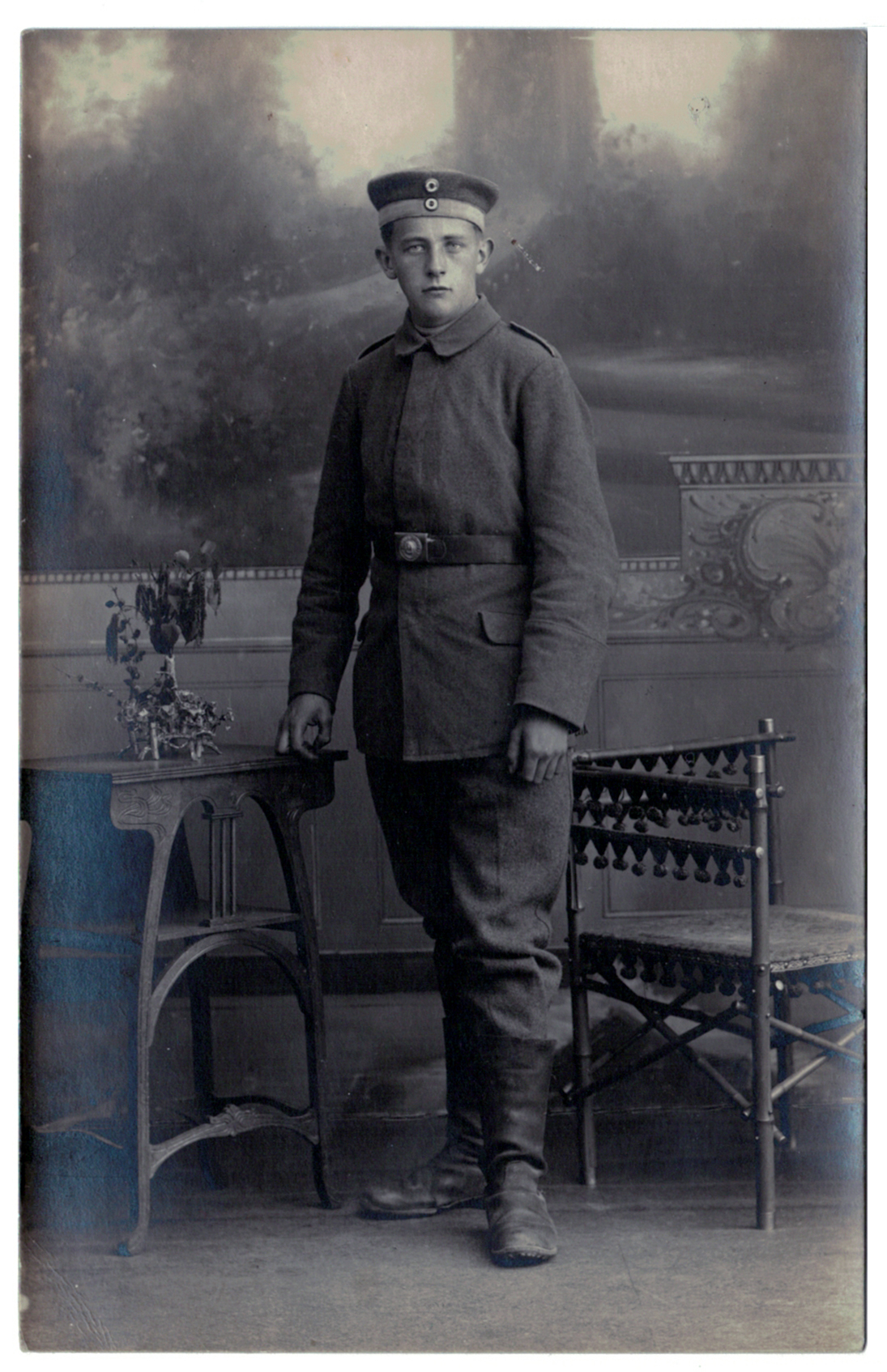 Carte photo Soldat Allemand pose photographe Guerre 14/18