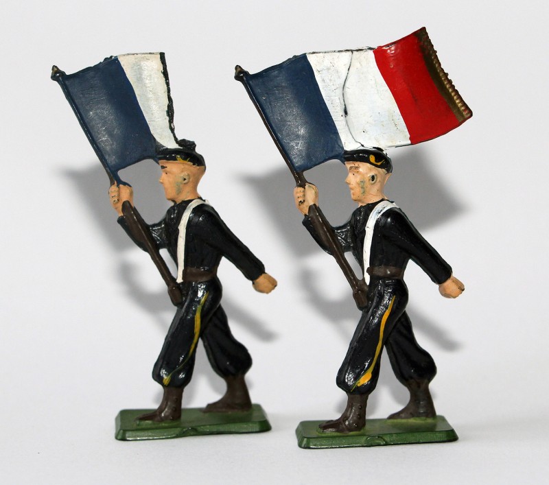 Figurines Starlux anciennes 2 Chasseurs à Pied Porte Drapeau