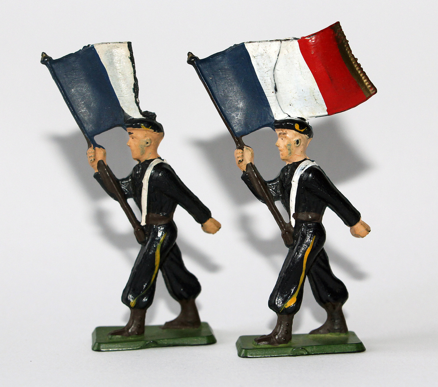 Figurines Starlux anciennes 2 Chasseurs à Pied Porte Drapeau