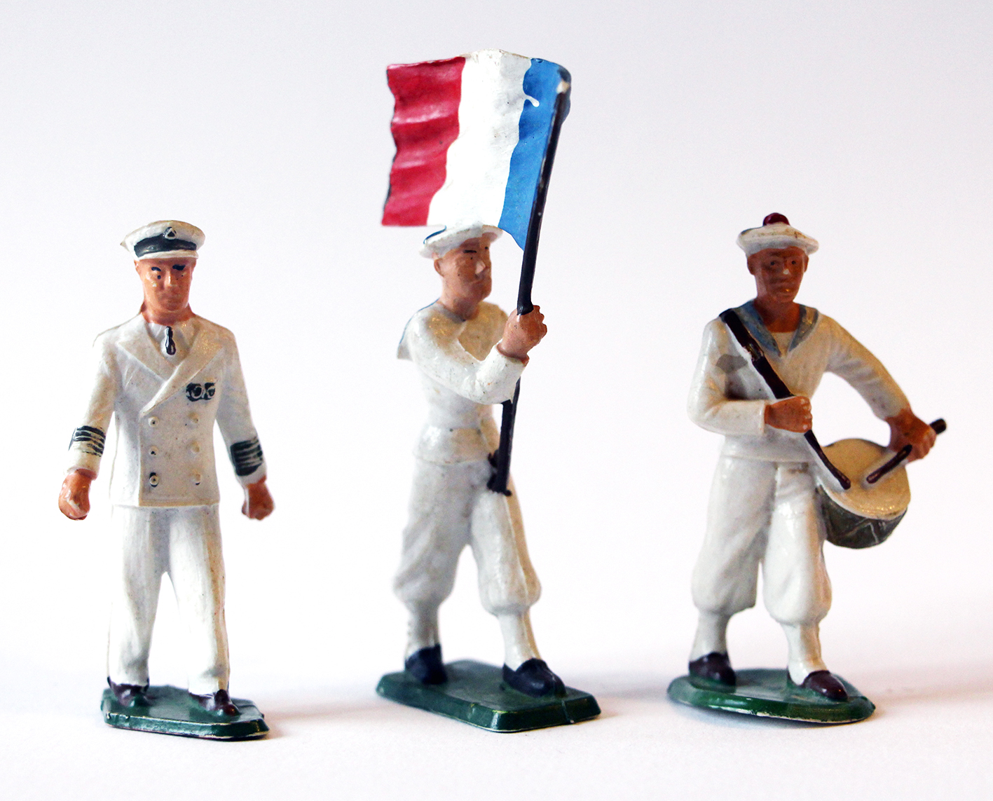 Figurines Starlux anciennes 3 marins français Fanfare Drapeau Officier