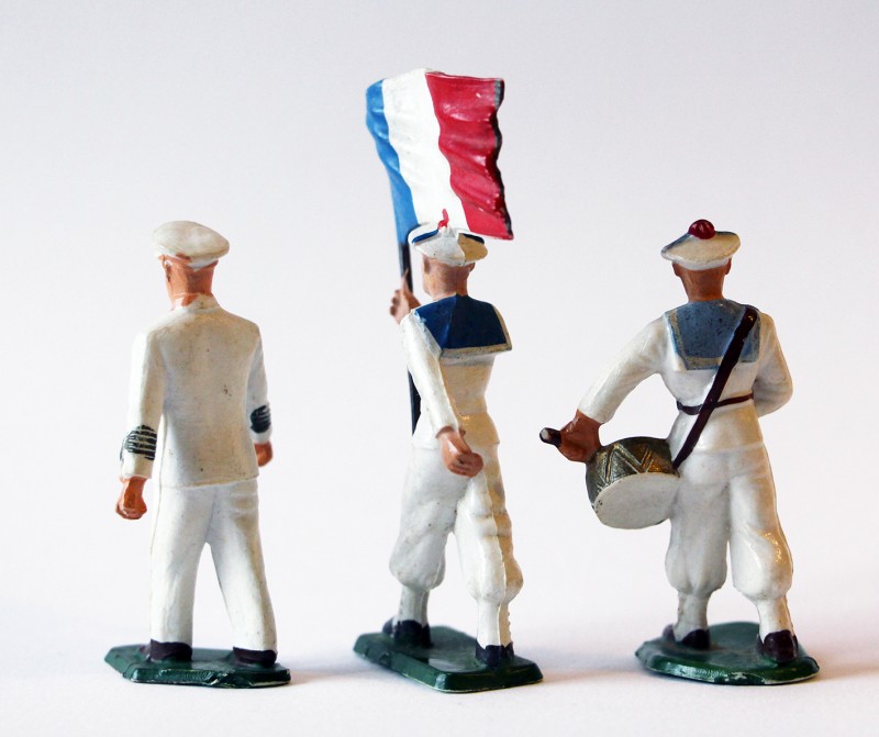 Figurines Starlux anciennes 3 marins français Fanfare Drapeau Officier