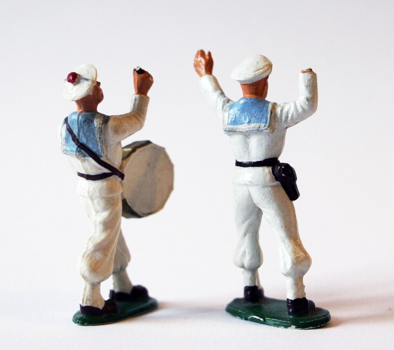 Figurines Starlux anciennes 2 marins français Fanfare Grosse Caisse Officier