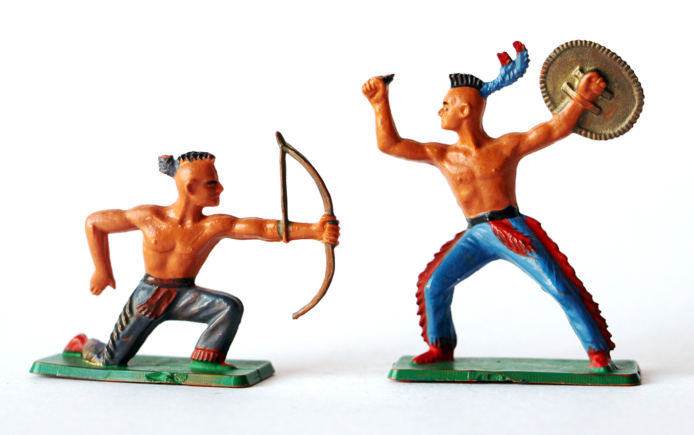 2 Figurines Starlux Indiens Sioux