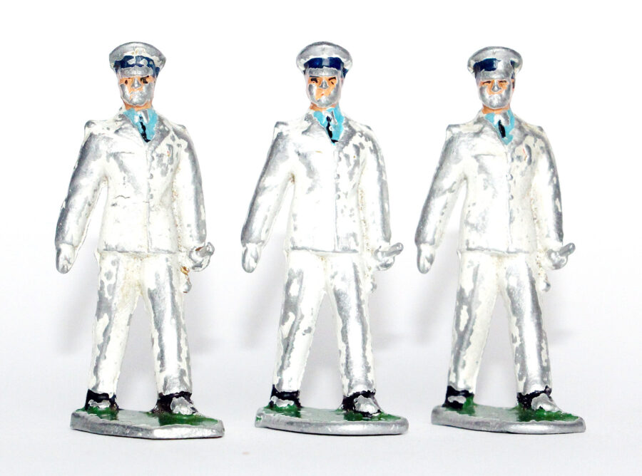 3 Figurines Aluminium ancienne Marin Tenue Blanche Navire