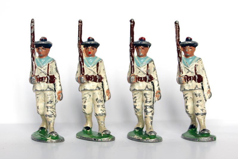 7 Anciennes Figurines Quiralu année 50/60 - Marine Française - Défilé Guerre