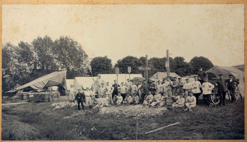 Grande Photo Soldat Allemand Infanterie - Service en campagne - Campement - Boulangerie - XX siècle