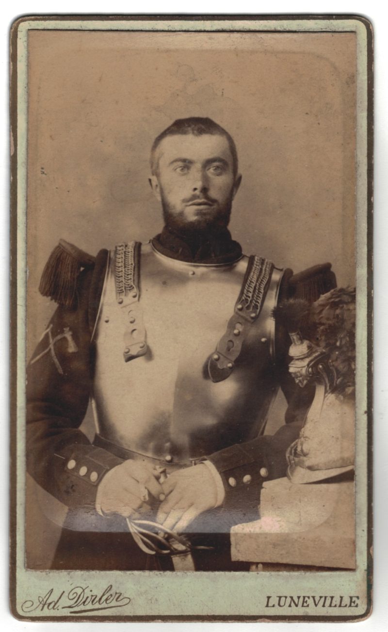 CDV Soldat Français - Armée Cavalerie - Grande tenue - Casque Cuirassier - Cuirassier Sapeur 3eme République - Sabre 1898