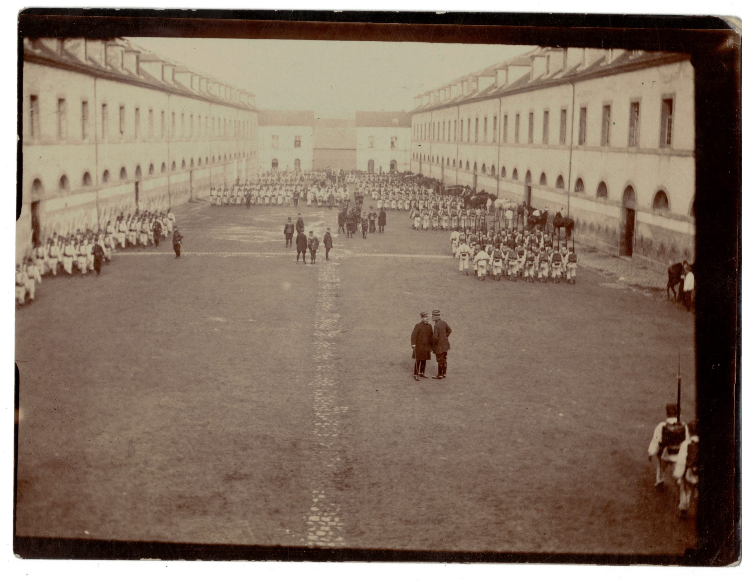 Photo papier originale caserne exercice - Armée Française - Uniforme - Officiers - Paquetage - France - 1914/1918