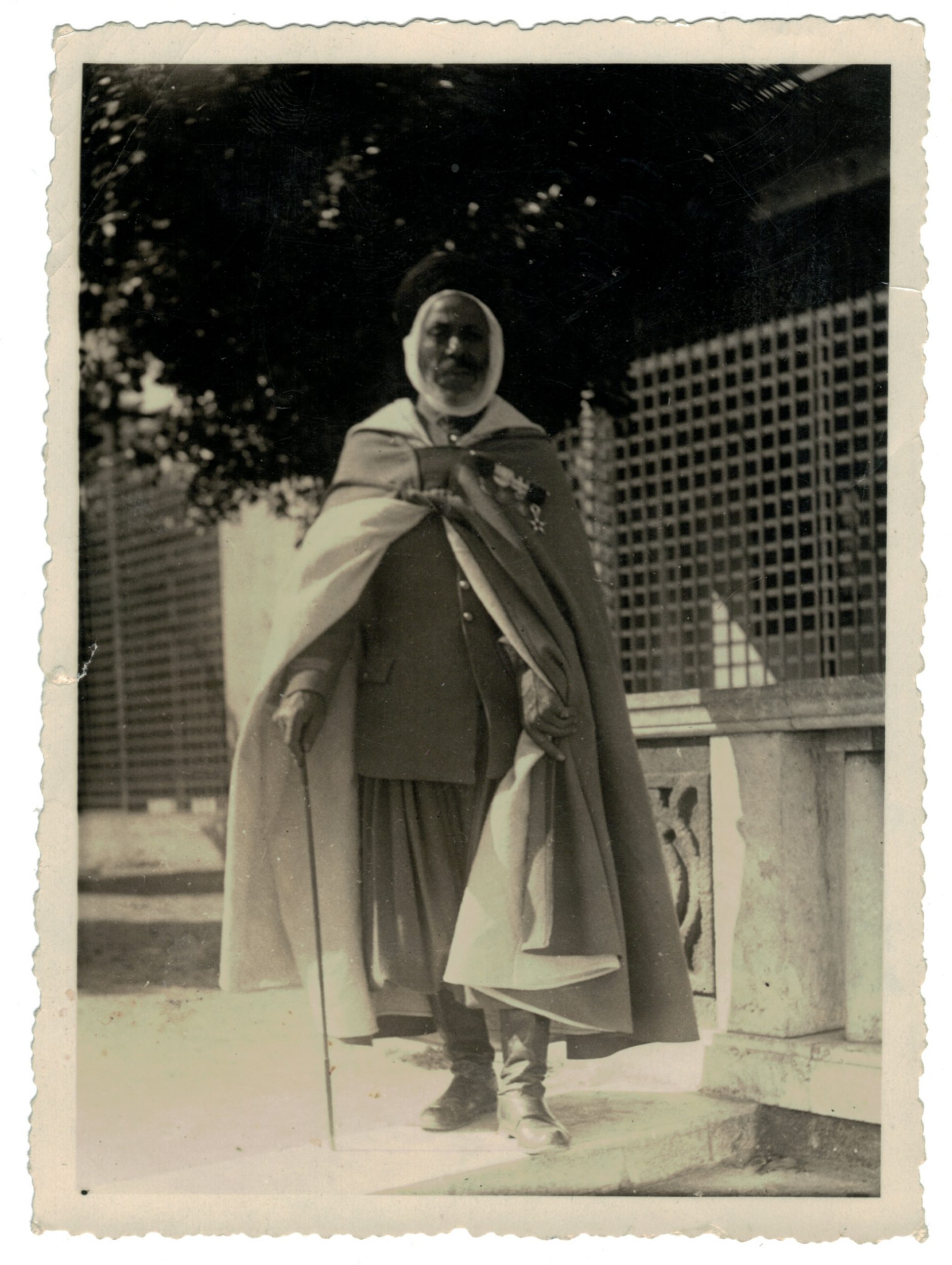 Photo papier originale Casablanca 1938 - Ancien porte fanion du Général Lyautey - Spahi - uniforme - Soldat - Armée Française - Médaille