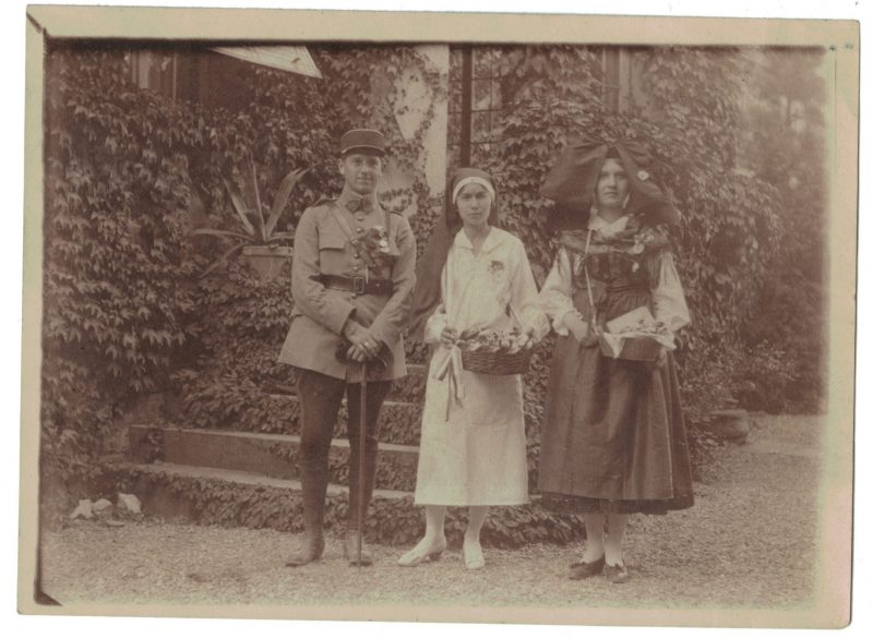 Photo papier originale - Alsace - Officier - Uniforme - Guerre Mondiale - 14/18 - Infirmière - Alsacienne - 32eme - Képi - Décoration - Médailles