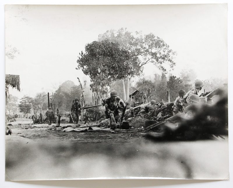 Belle série de Photos papier originale - Photo de presse - Guerre Indochine - Action - Opération - Bataille de Diên Biên Phu - Parachutiste
