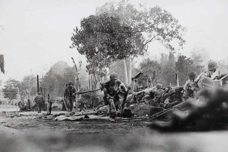 Belle série de Photos papier originale - Photo de presse - Guerre Indochine - Action - Opération - Bataille de Diên Biên Phu - Parachutiste