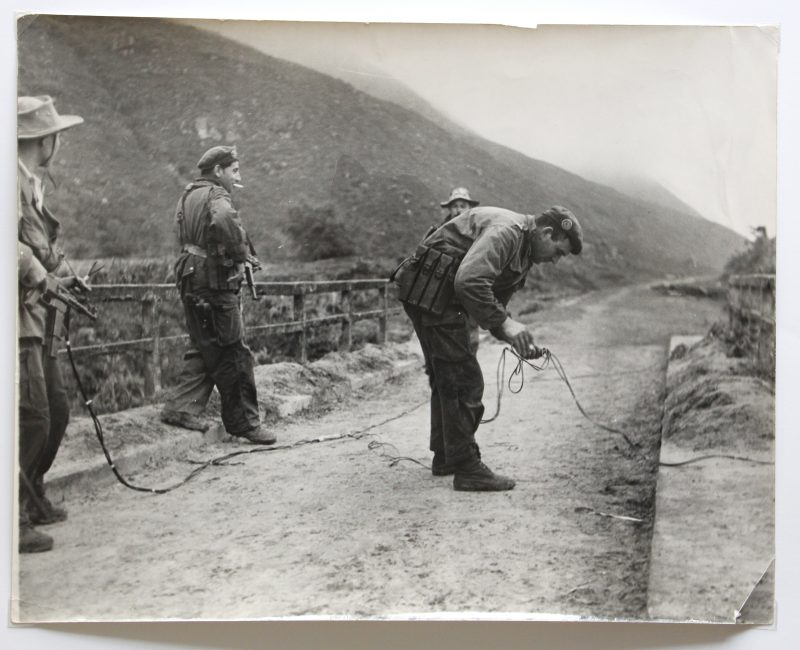 Belle série de Photos papier originale - Photo de presse - Guerre Indochine - Action - Opération - Bataille de Diên Biên Phu - Parachutiste