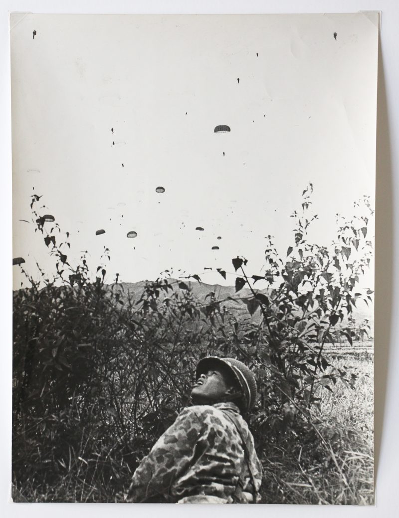 Belle série de Photos papier originale - Photo de presse - Guerre Indochine - Action - Opération - Bataille de Diên Biên Phu - Parachutiste