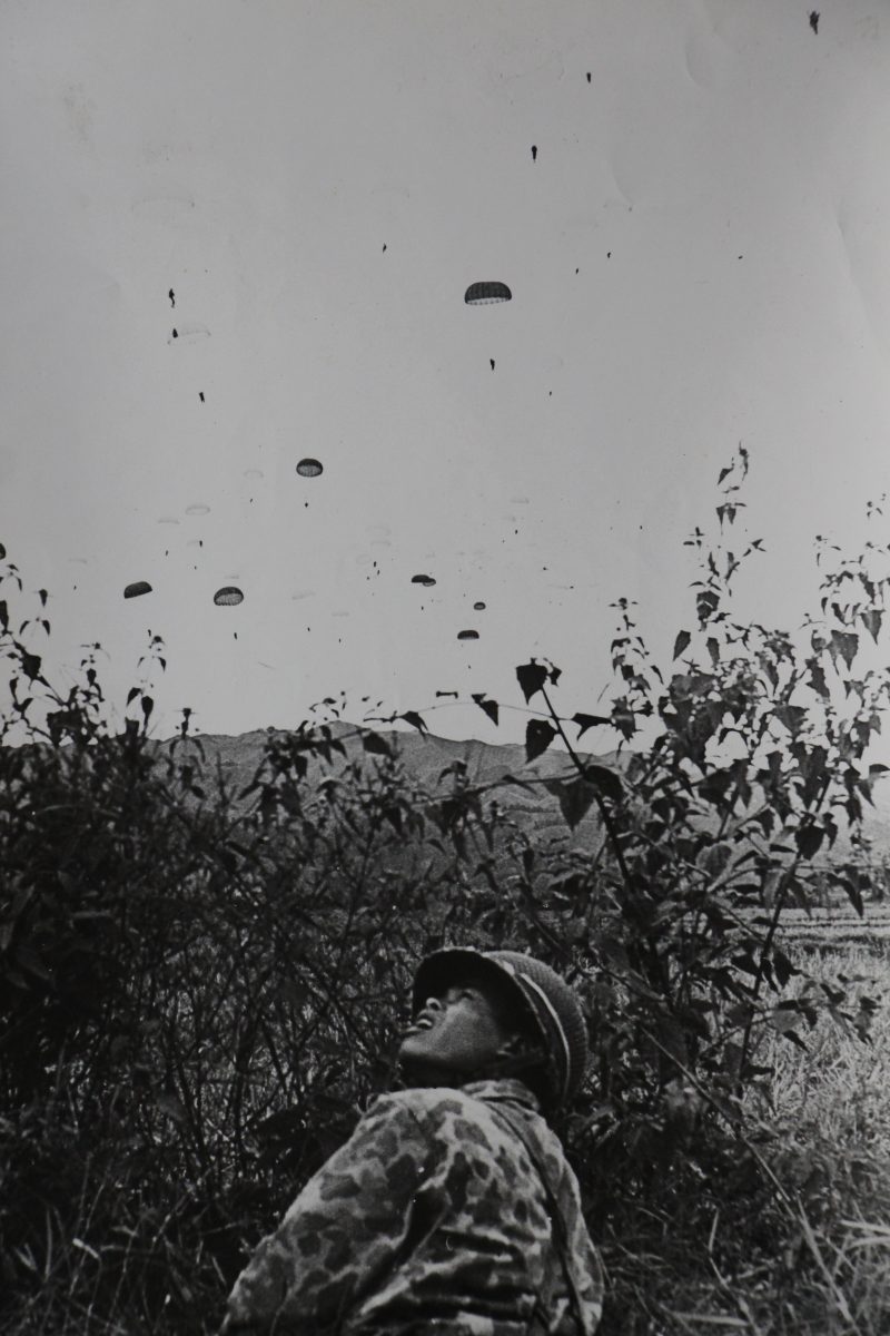 Belle série de Photos papier originale - Photo de presse - Guerre Indochine - Action - Opération - Bataille de Diên Biên Phu - Parachutiste