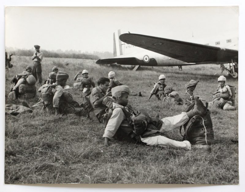 Belle série de Photos papier originale - Photo de presse - Guerre Indochine - Action - Opération - Bataille de Diên Biên Phu - Parachutiste