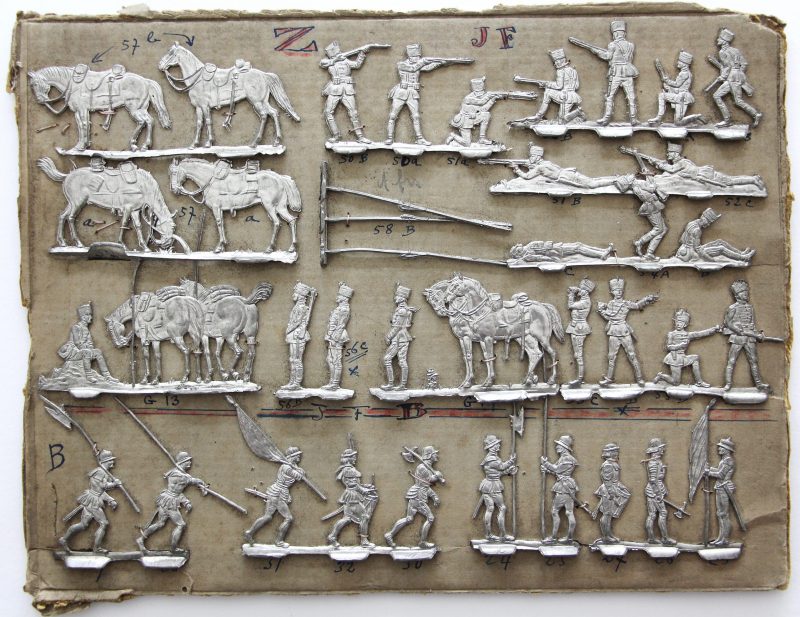 Plat d'étain ancien - Plaque de présentation - XIX siècle - Soldat - Figurines