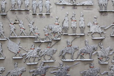 Plat d'étain ancien - Plaque de présentation - XIX siècle - Soldat - Figurines