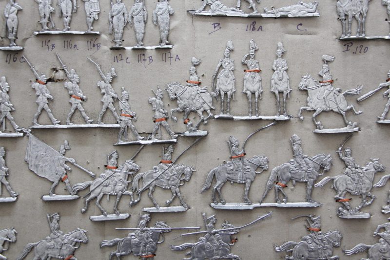 Plat d'étain ancien - Plaque de présentation - XIX siècle - Soldat - Figurines