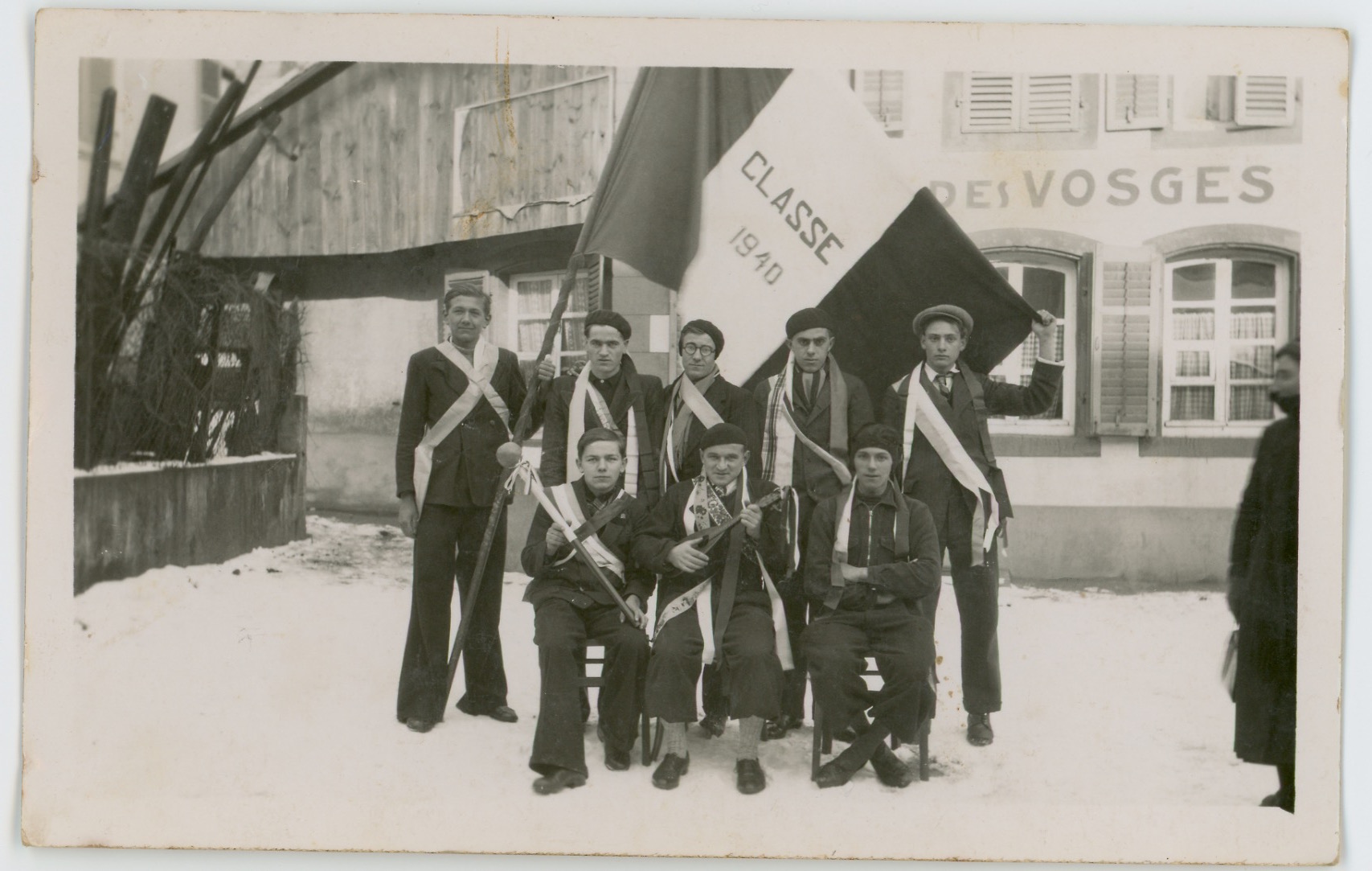 2 Carte Photo papier originale - Conscription Classe 1940 - Conscrit militaire - Soldat - drapeau - Tirage au sort - Alsacien - Folklore