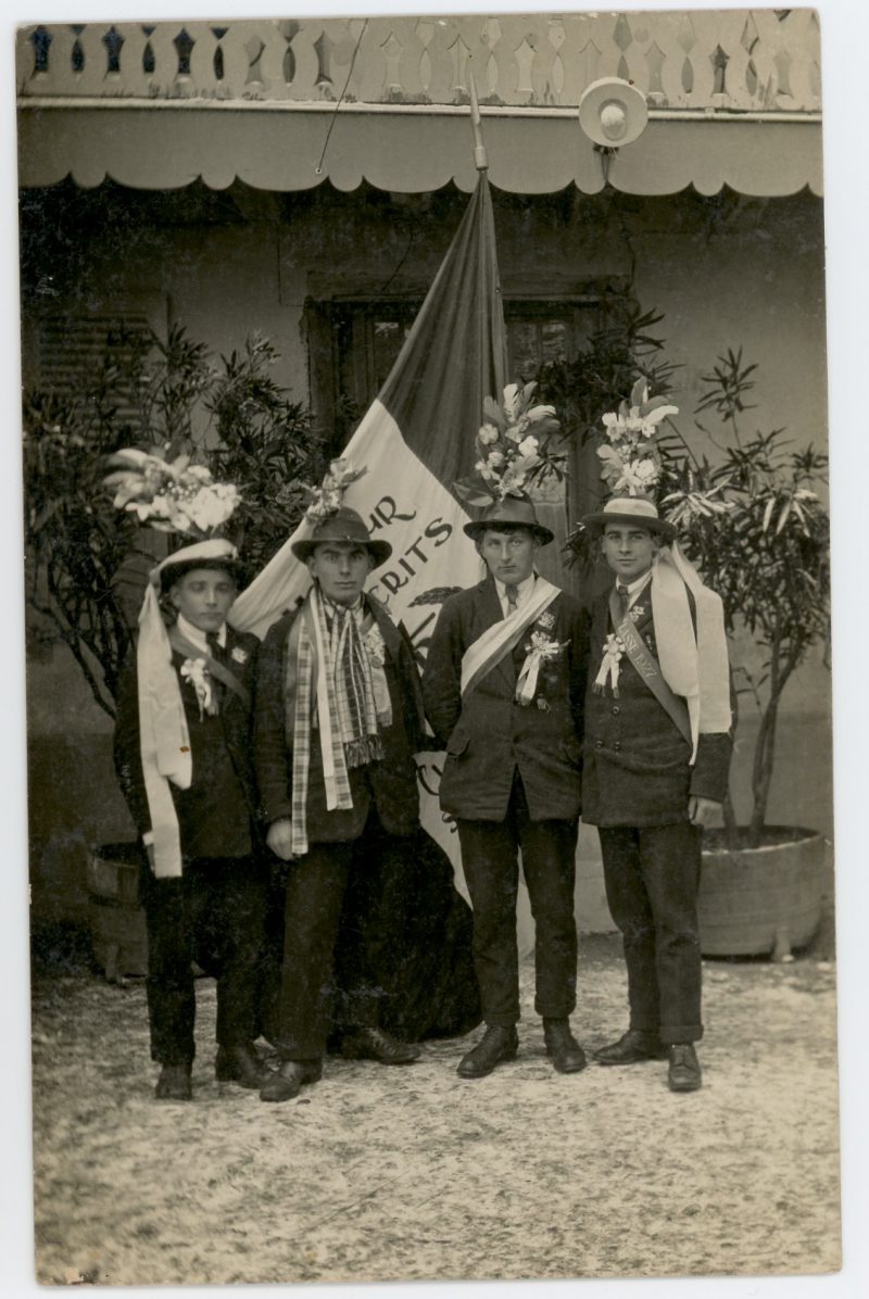 2 Cartes Photo papier originale - Conscription Classe - Conscrit militaire - Soldat - drapeau - Tirage au sort - Alsacien - Folklore
