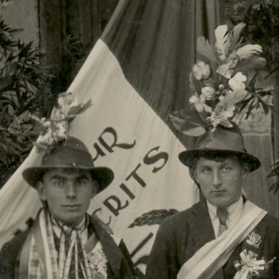 2 Cartes Photo papier originale - Conscription Classe - Conscrit militaire - Soldat - drapeau - Tirage au sort - Alsacien - Folklore