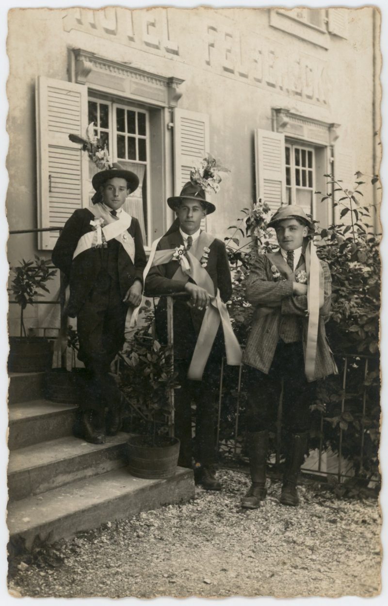 2 Cartes Photo papier originale - Conscription Classe - Conscrit militaire - Soldat - drapeau - Tirage au sort - Alsacien - Folklore