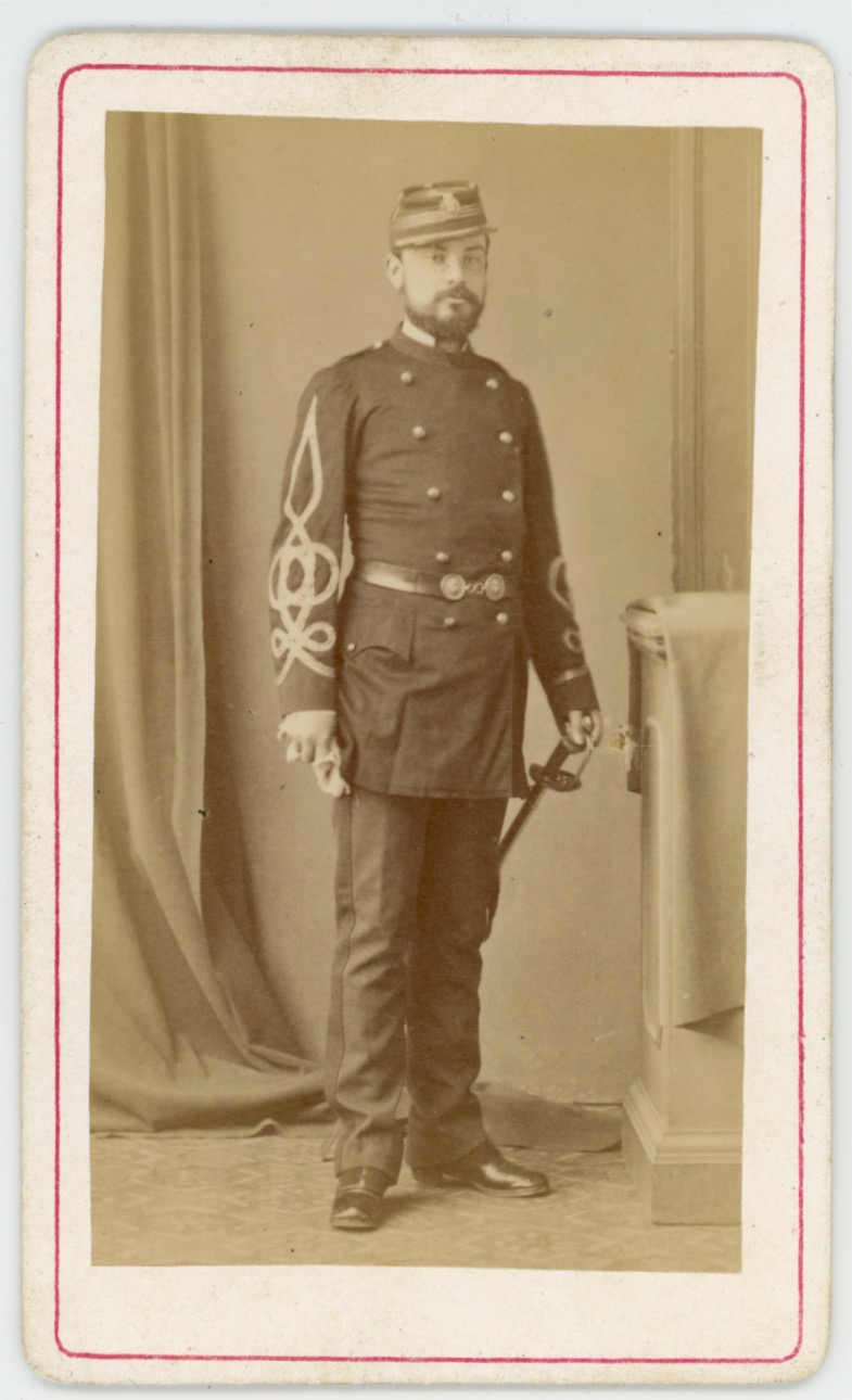 CDV - Ancienne Photographie - Capitaine - Second Empire - Régiment Garde Nationale- Uniforme - Médaille - Kepi