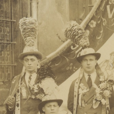 1 Carte Photo papier originale - Conscription Classe - Conscrit militaire - Soldat - drapeau - Tirage au sort - Alsacien/Lorrain - Folklore