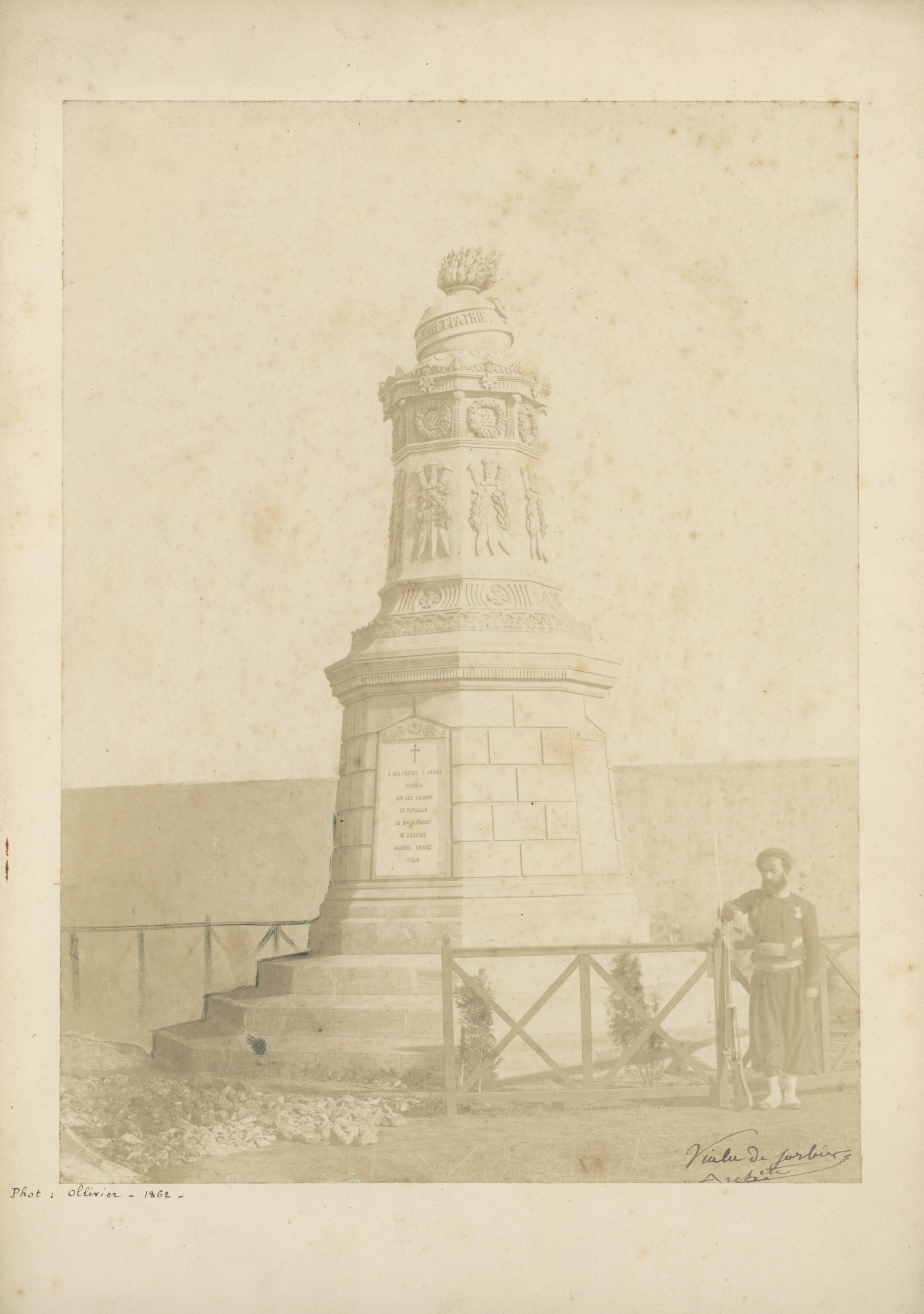 Ancienne Photographie - Régiment Zouaves - Second Empire - Papier Albuminé - Monument camp de Chalons - 1862