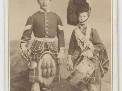 CDV - Highlander - Scotts - Ancienne Photographie - Portrait - Victoria - Uniforme - Médaille - Ecosse - Aberdeen - Kilt