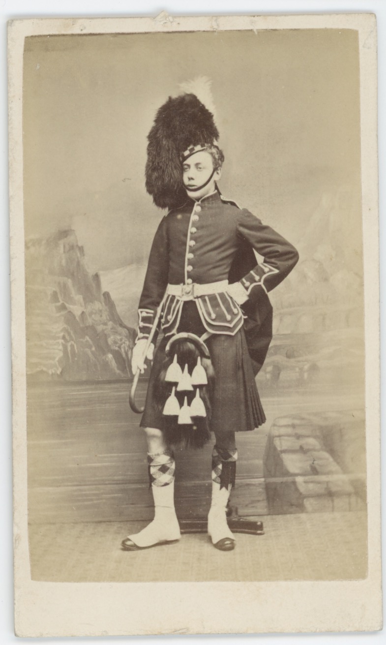 CDV - Highlander - Scotts - Ancienne Photographie - Portrait - Victoria - Uniforme - Médaille - Ecosse - Perth - Kilt
