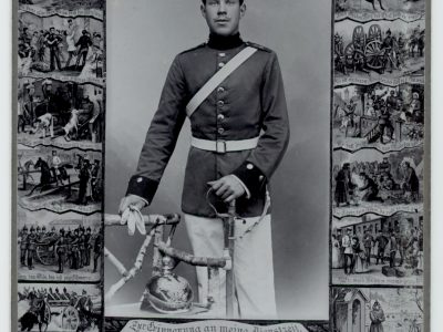 Ancienne Photographie - Grande CDV - Soldat Portrait - Service Militaire - Uniforme - Artillerie - Prusse - Casque - Dienstzeit - 1903