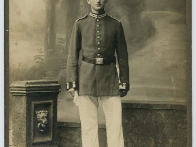 Ancienne Photographie - Grande CDV - Soldat Portrait - Service Militaire - Uniforme - Artillerie Garde - Prusse - Casque - Dienstzeit - Hanau