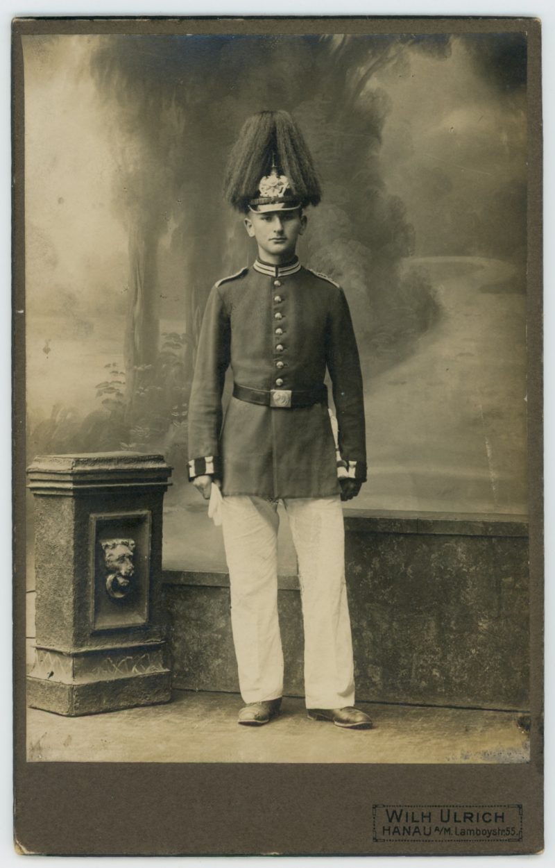 Ancienne Photographie - Grande CDV - Soldat Portrait - Service Militaire - Uniforme - Artillerie Garde - Prusse - Casque - Dienstzeit - Hanau