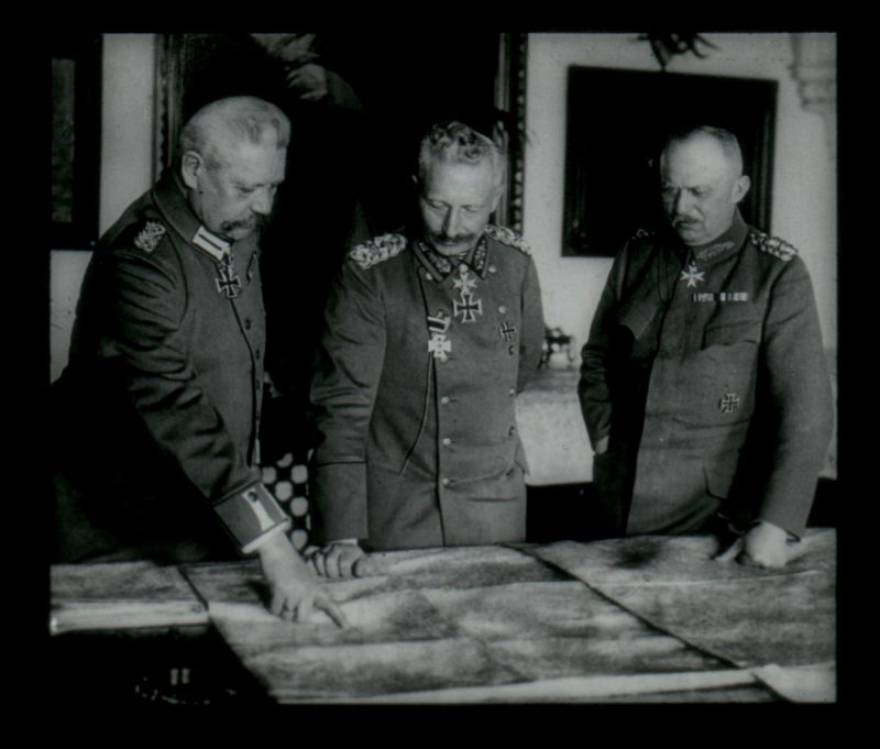 Serie de 5 diapositives d'école anciennes - Histoire de Hindenburg - Prusse - 1866 - 1918 - Uniformes - Guerre - Famille