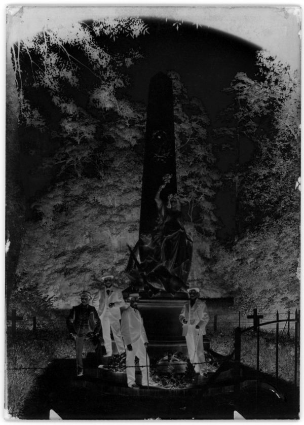 2 Photos Plaque De Verre - Monument de Borny - 1870 - 1880 - Famille - Militaire - Guerre 1870 - Metz - Siège