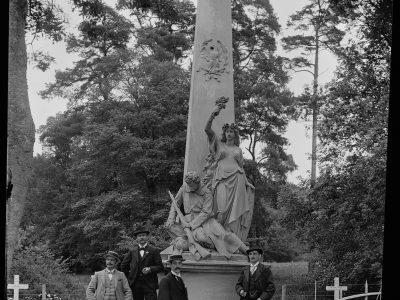 2 Photos Plaque De Verre - Monument de Borny - 1870 - 1880 - Famille - Militaire - Guerre 1870 - Metz - Siège