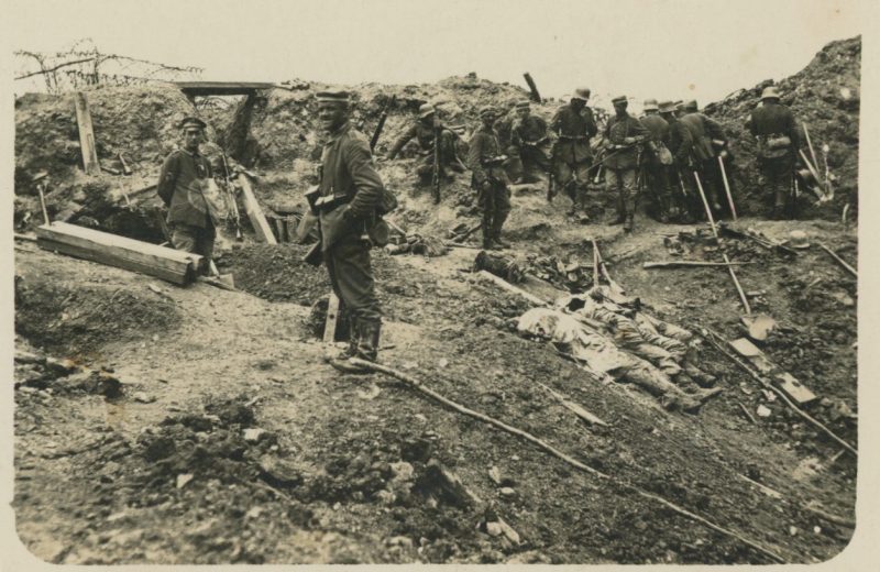 Carte Ancienne Photographie - Guerre 14/18 - Armée Allemande - Masque gaz - Alsacien - Conscription - Prusse Campagne 1914/1918 - Tranchée Mort