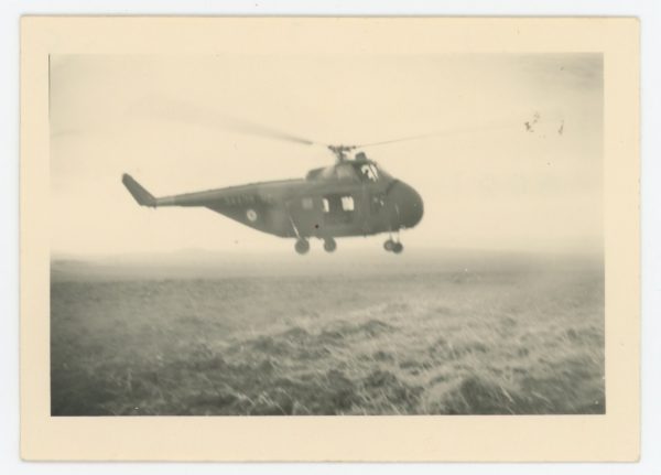 2 Snapshots - Photo papier originale - Guerre Algérie - Uniforme - France - Hélicoptère Patrouille
