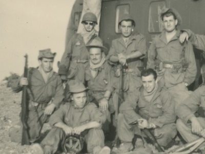 2 Snapshots - Photo papier originale - Guerre Algérie - Uniforme - France - Hélicoptère Patrouille