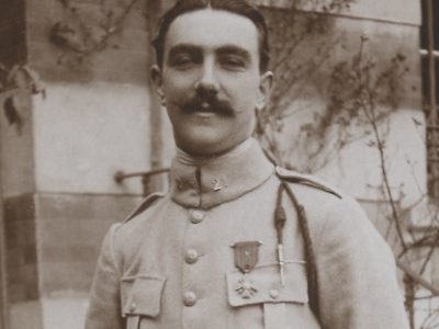 Photo papier originale - Soldat 14/18 - Médaille Militaire - Croix de Guerre Citation - Fourragère - Uniforme - 21 régiment à Définir - Renard Empaillé -