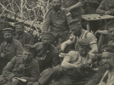 Carte Ancienne Photographie - Guerre 14/18 - Armée Allemande - Infanterie - Prusse / Alsaciens - Conscription - Casque à Pointe - Artillerie - Tranchée 1915