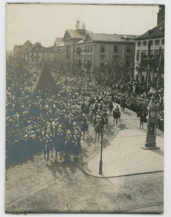 Belle Série Ancienne 9 Photographies - Guerre 1905 - 14/18 - Armée Allemande - Défilé Militaire - Casque à Pointe - Jeu - Uniforme - Karlsruhe - Kaiser