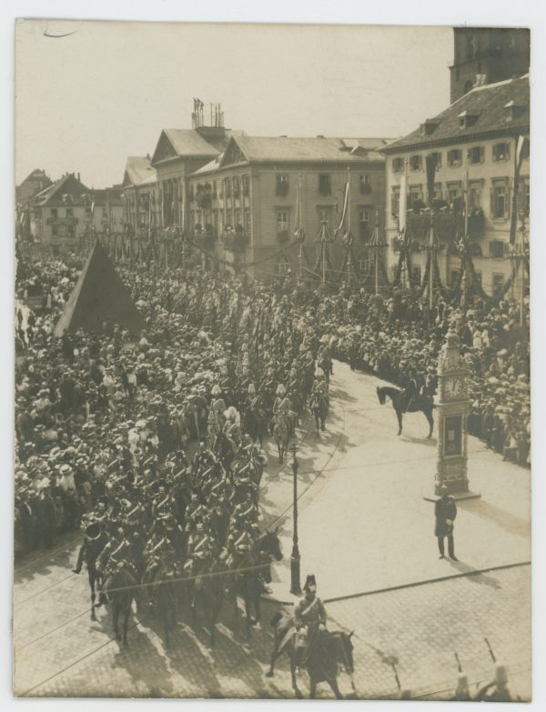 Belle Série Ancienne 9 Photographies - Guerre 1905 - 14/18 - Armée Allemande - Défilé Militaire - Casque à Pointe - Jeu - Uniforme - Karlsruhe - Kaiser