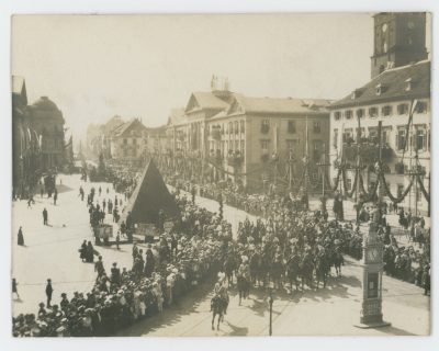Belle Série Ancienne 9 Photographies - Guerre 1905 - 14/18 - Armée Allemande - Défilé Militaire - Casque à Pointe - Jeu - Uniforme - Karlsruhe - Kaiser