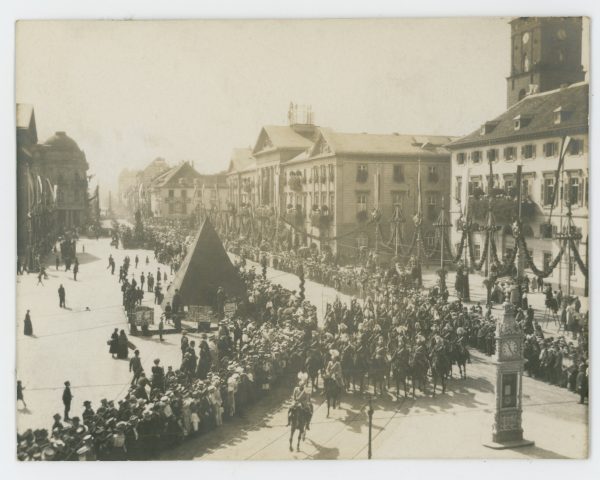 Belle Série Ancienne 9 Photographies - Guerre 1905 - 14/18 - Armée Allemande - Défilé Militaire - Casque à Pointe - Jeu - Uniforme - Karlsruhe - Kaiser