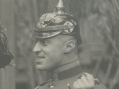 Belle Série Ancienne 4 Photographies - Guerre 1905 - 14/18 - Armée Allemande - Vie de Famille - Casque à Pointe - Jeu - Uniforme - Service Militaire