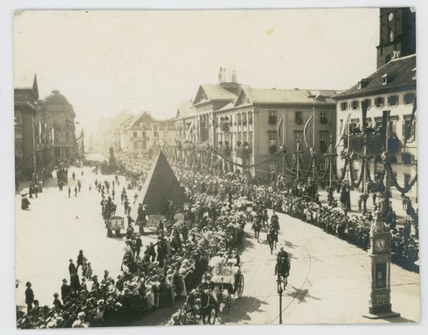 Belle Série Ancienne 9 Photographies - Guerre 1905 - 14/18 - Armée Allemande - Défilé Militaire - Casque à Pointe - Jeu - Uniforme - Karlsruhe - Kaiser