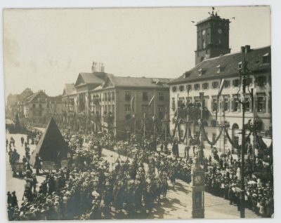 Belle Série Ancienne 9 Photographies - Guerre 1905 - 14/18 - Armée Allemande - Défilé Militaire - Casque à Pointe - Jeu - Uniforme - Karlsruhe - Kaiser